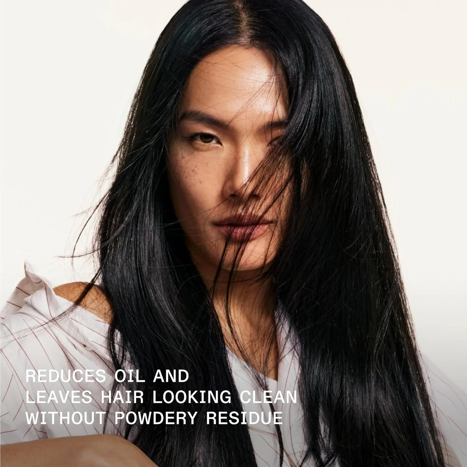 Olaplex No. 4D Clean Volume Detox Dry Shampoo - Image 5